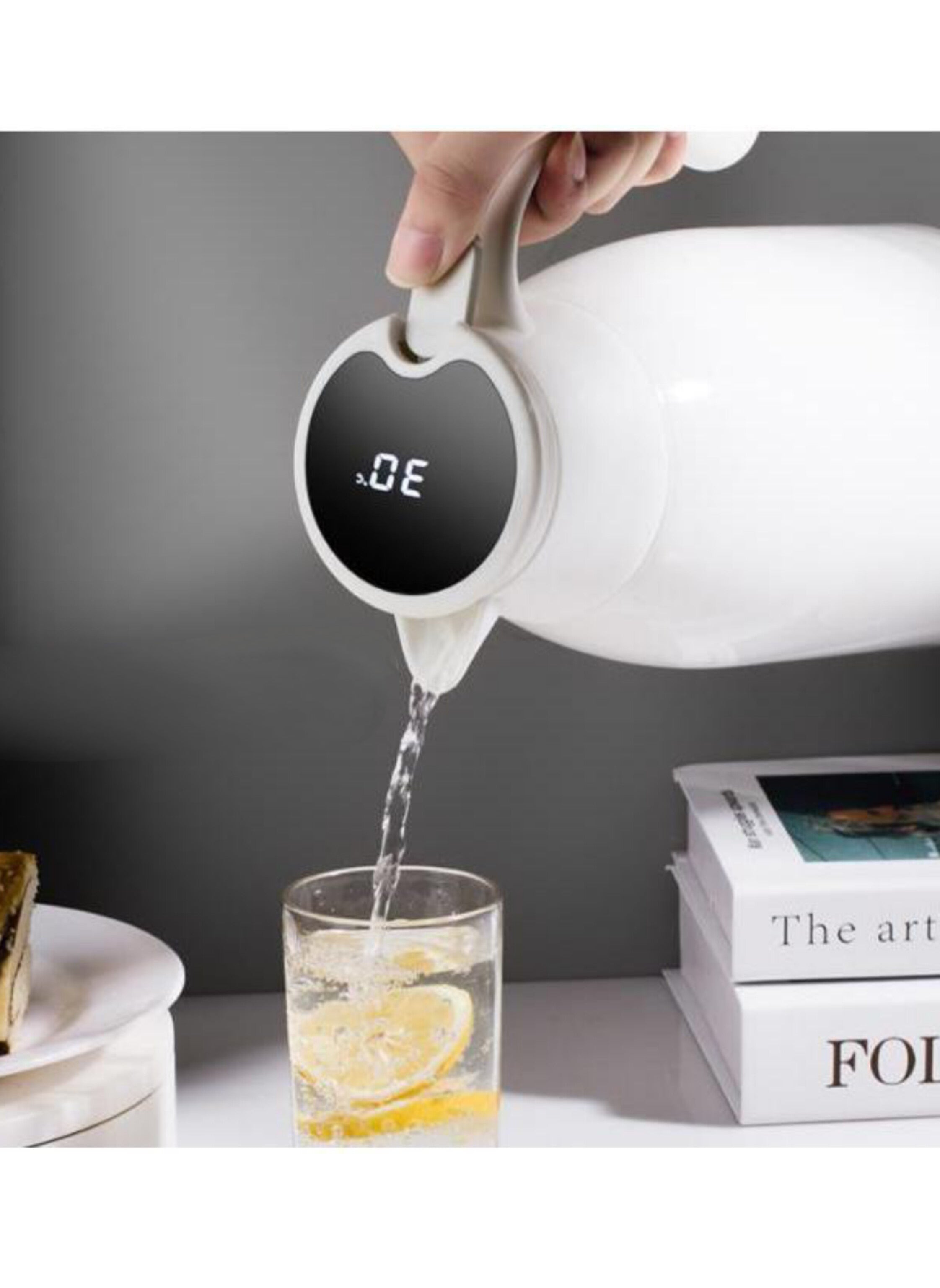 Smart 2L Thermal Carafe with Temperature Display & Premium Glass Liner - Hot & Cold Beverage Insulator, Perfect for Home, Office & Travel white color  ترمس ذكي 2 لتر بشاشة عرض الحرارة حافظ حرارة الساخنة والباردة، للمنزل والمكتب والسفر لون ابيض
