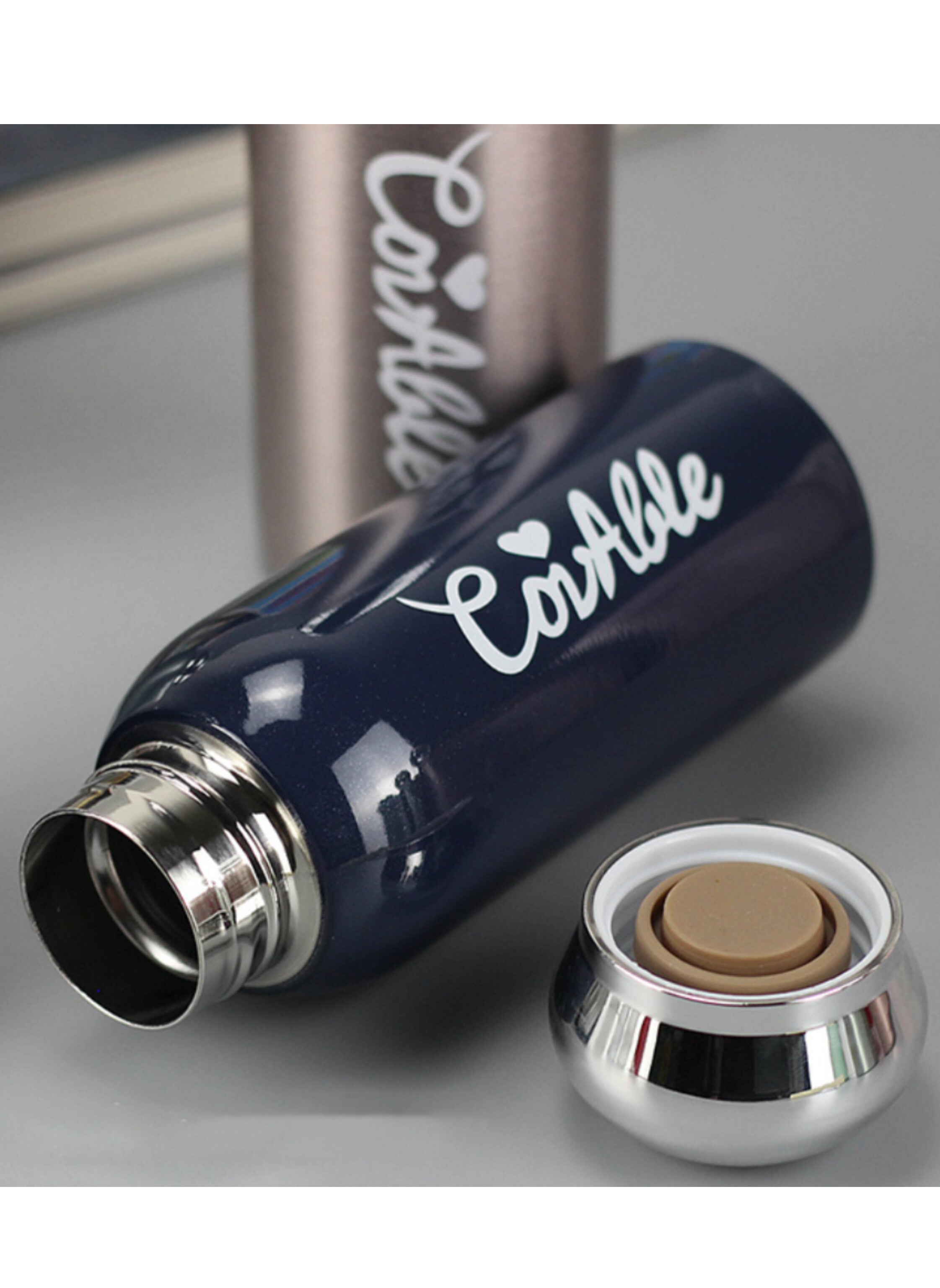 Stainless steel water bottle ideal for hot and cold drinks, blue color