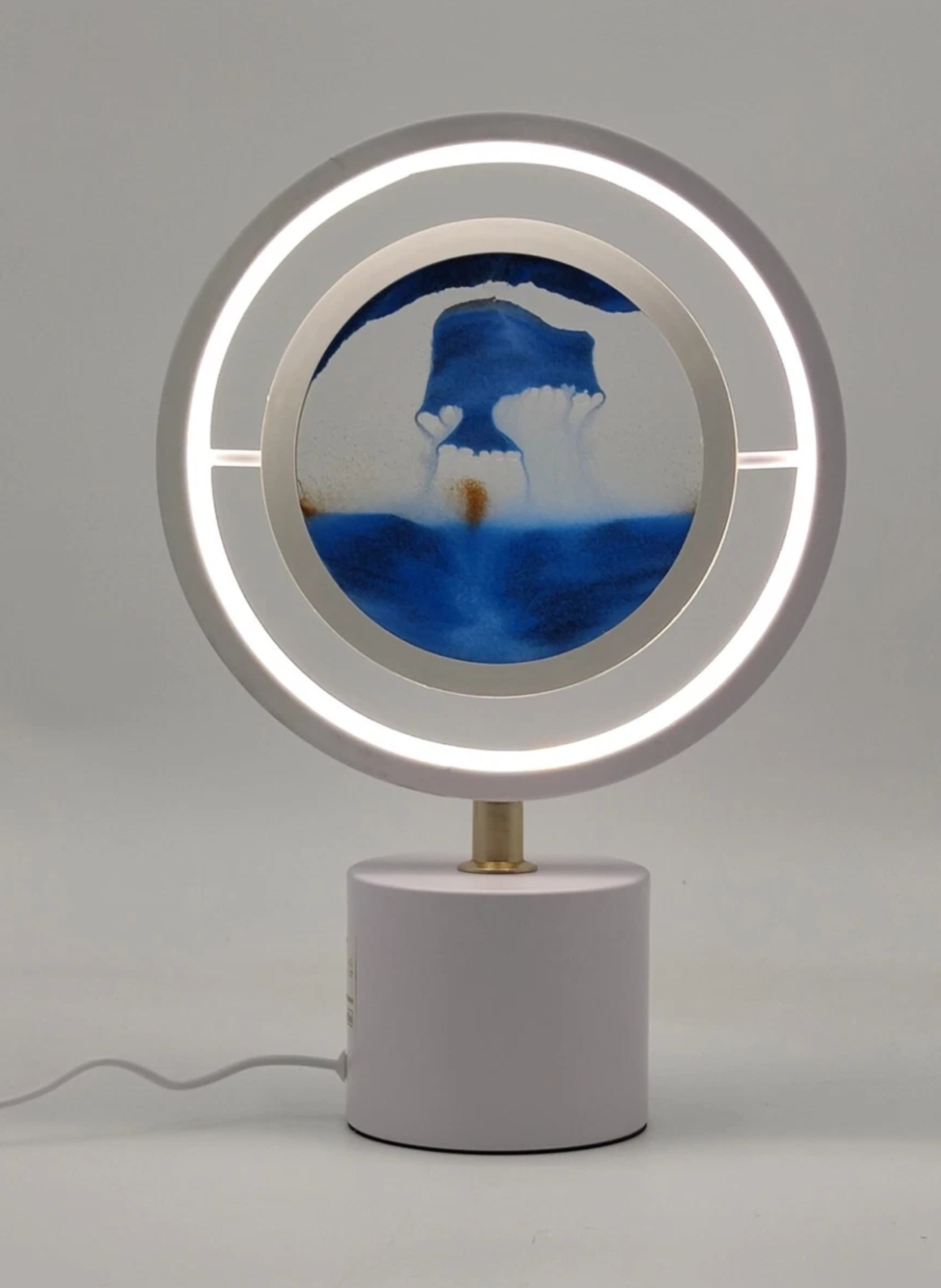 3D Moving Sand Art Lamp,3 Colors Lighting & 360° Rotating USB Motion Decoration ,Sandscape Table Lamp for Home Office مصباح فني ثلاثي الأبعاد للرمال المتحركة، إضاءة بثلاثة ألوان وديكور حركة USB دوار 360 درجة، مصباح طاولة رملي للمنزل والمكتب
