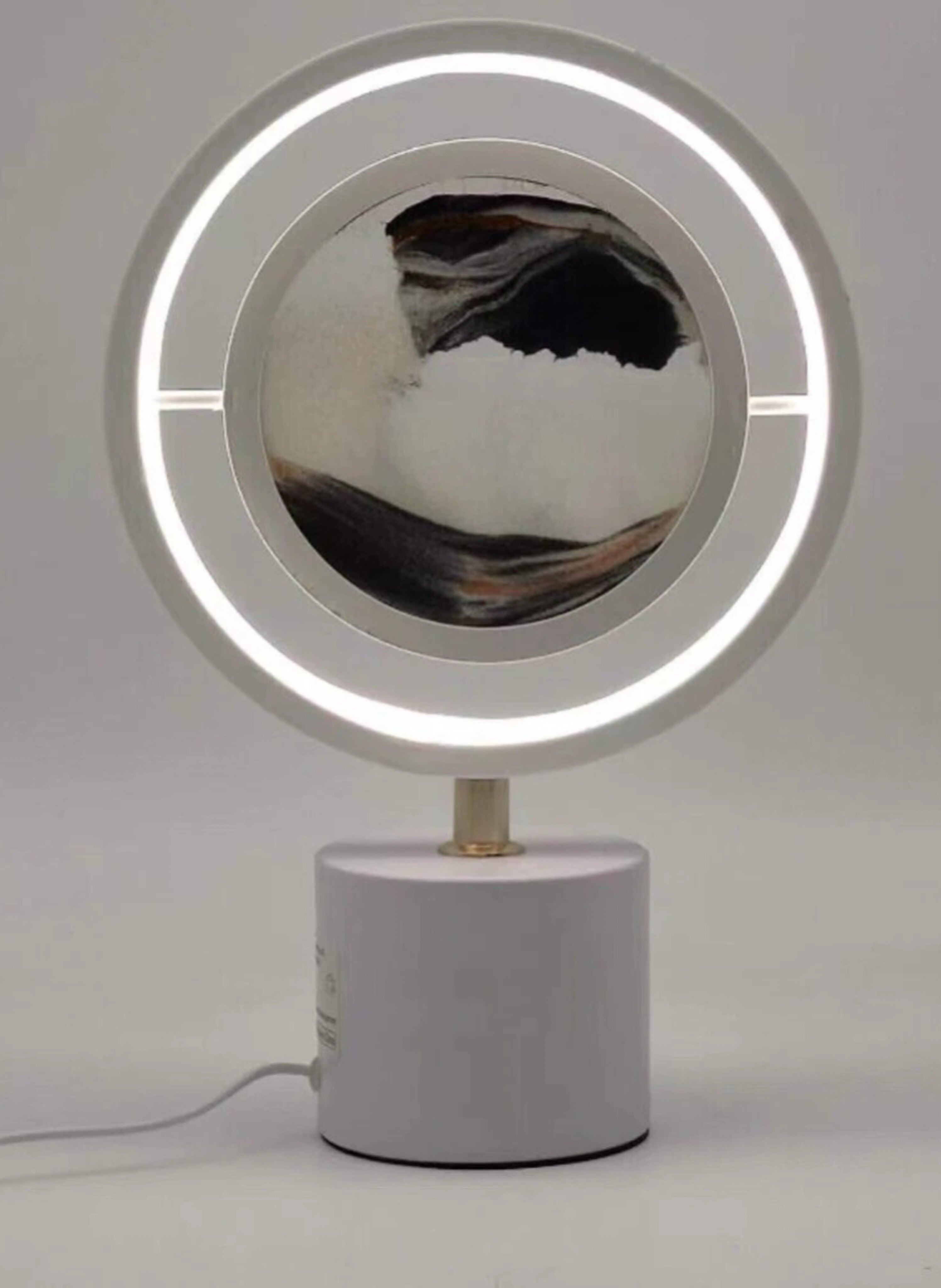 3D Moving Sand Art Lamp,3 Colors Lighting & 360° Rotating USB Motion Decoration ,Sandscape Table Lamp for Home Office مصباح فني ثلاثي الأبعاد للرمال المتحركة، إضاءة بثلاثة ألوان وديكور حركة USB دوار 360 درجة، مصباح طاولة رملي للمنزل والمكتب